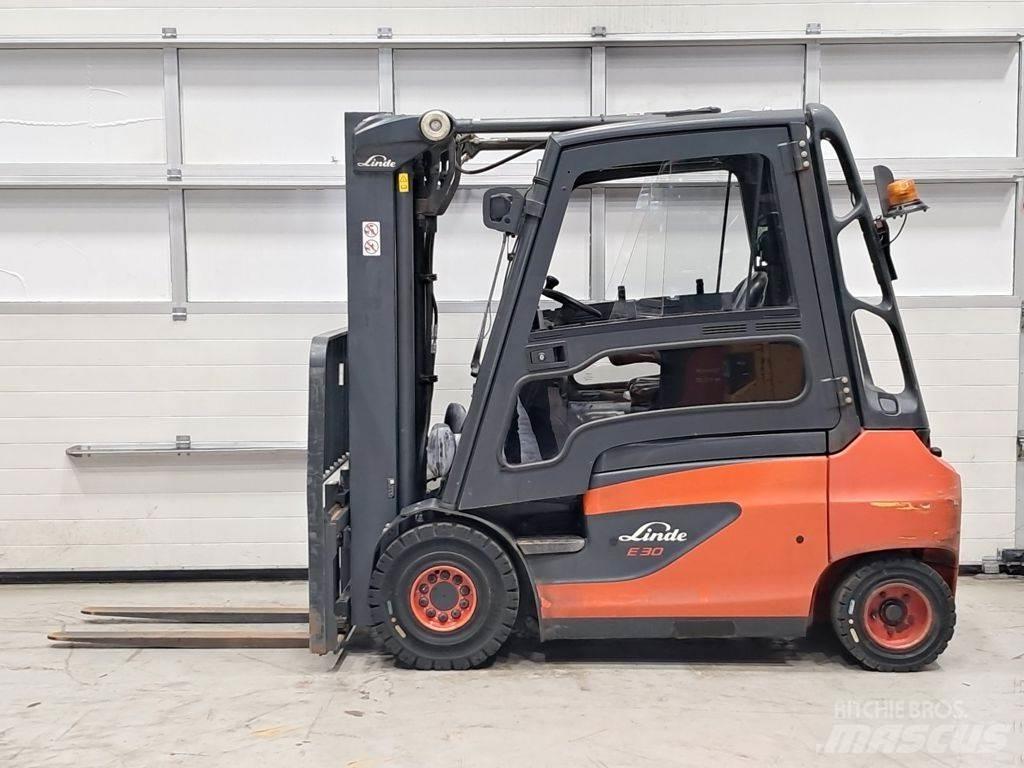 Linde E30-01 Електрически вилични кари-повдигачи