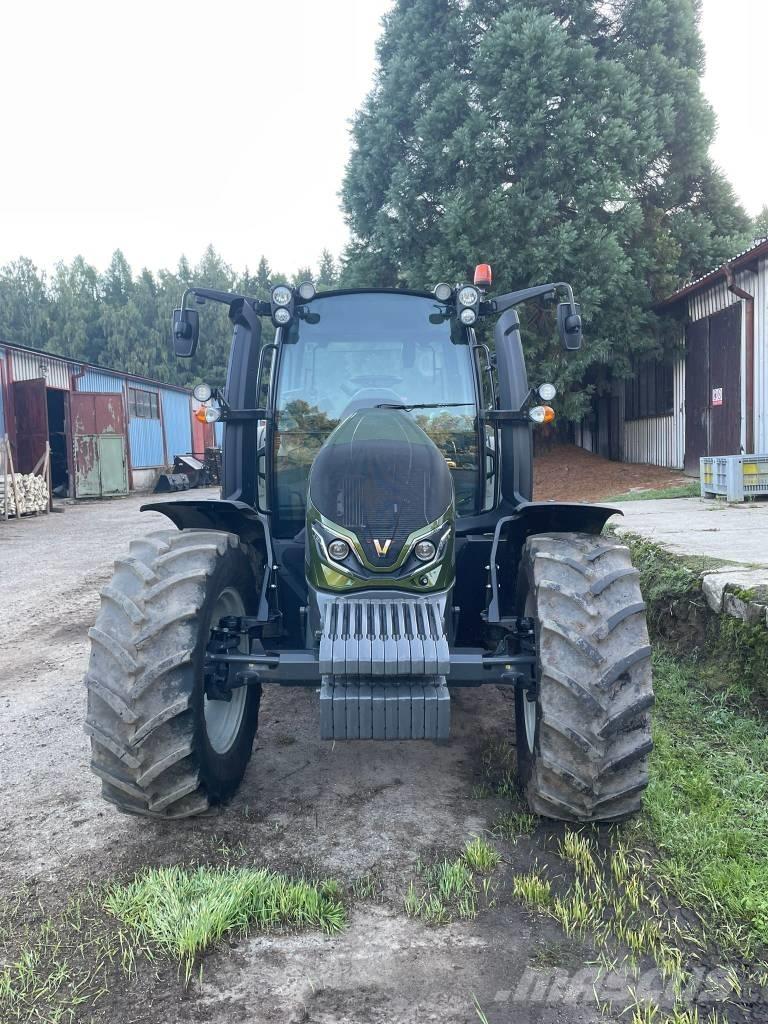 Valtra G 135 Трактори
