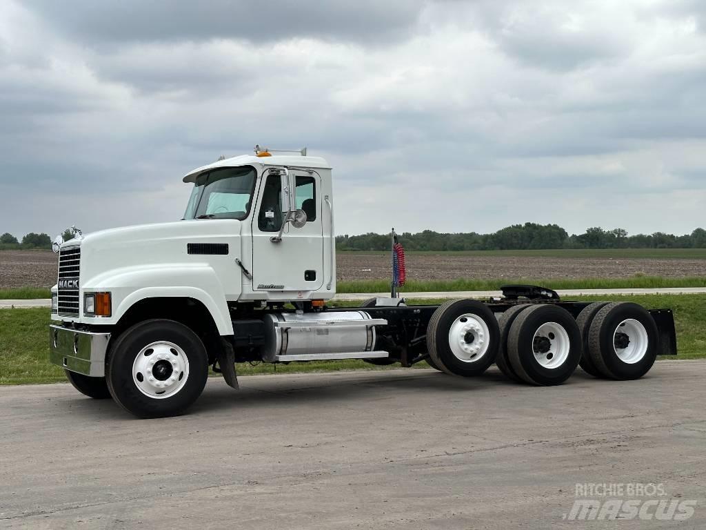 Mack CHN 613 Влекачи