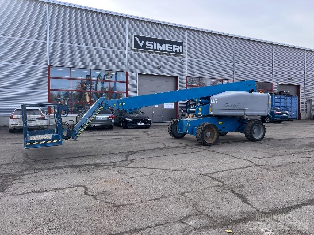Genie s 65 Съчленени стрелови подемници