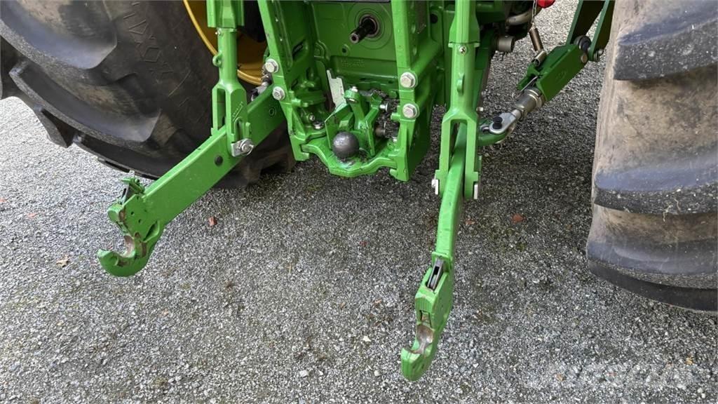 John Deere 6R215 Трактори