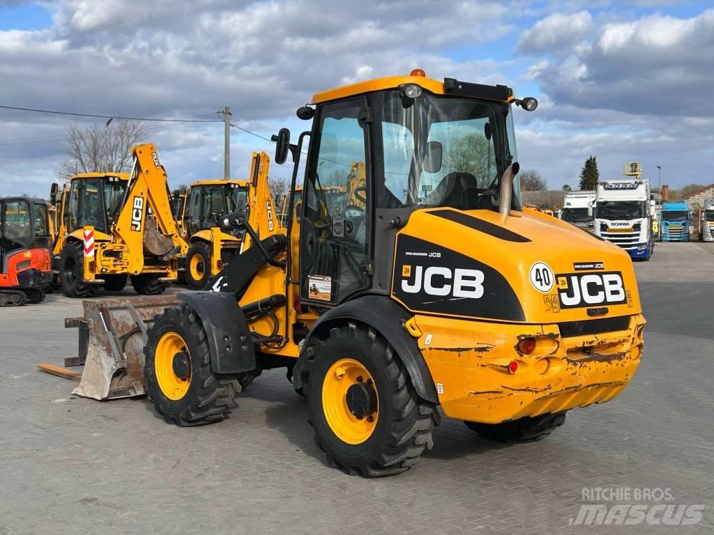 JCB 409 AGRI Колесни товарачи