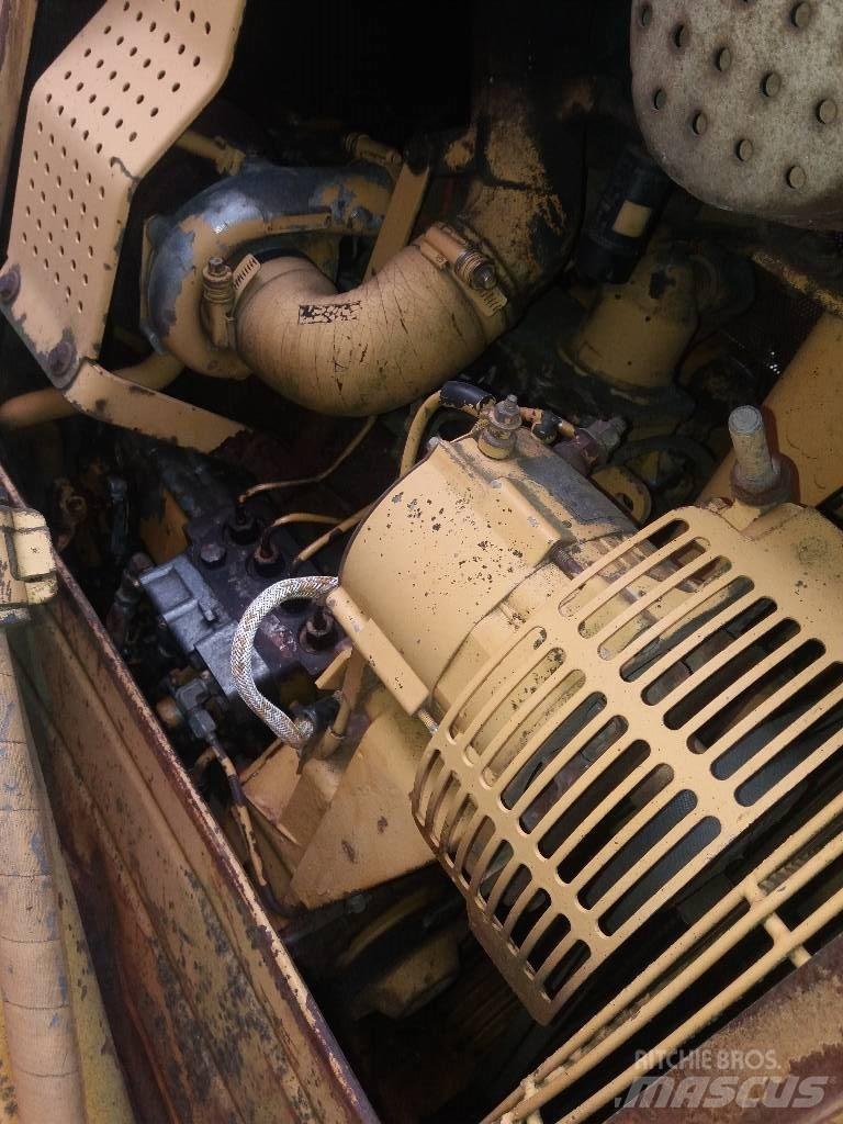 CAT D 4 H Верижни булдозери

