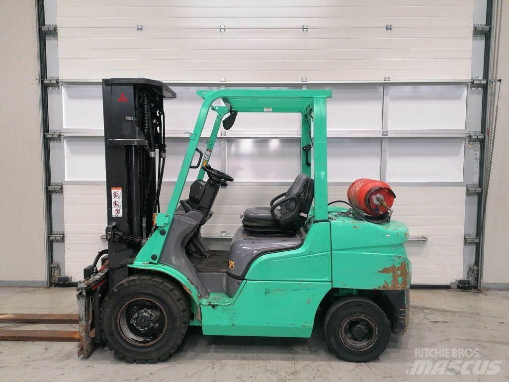 Mitsubishi FG35NT Камиони с АГУ