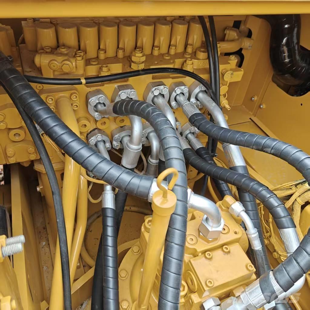 CAT 320 Crawler excavators