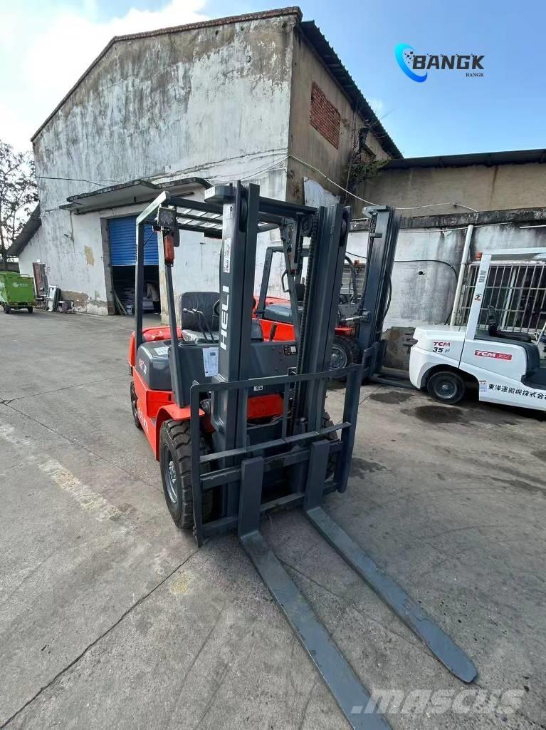 Heli CPC 30 Дизелови камиони