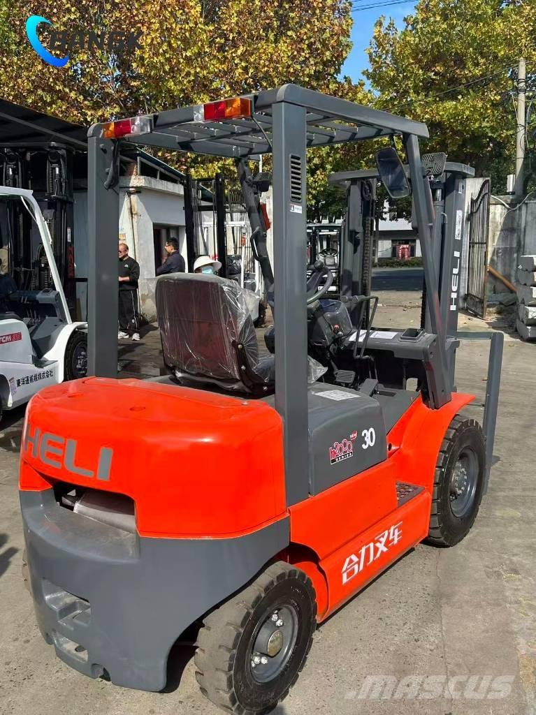 Heli CPC 30 Дизелови камиони