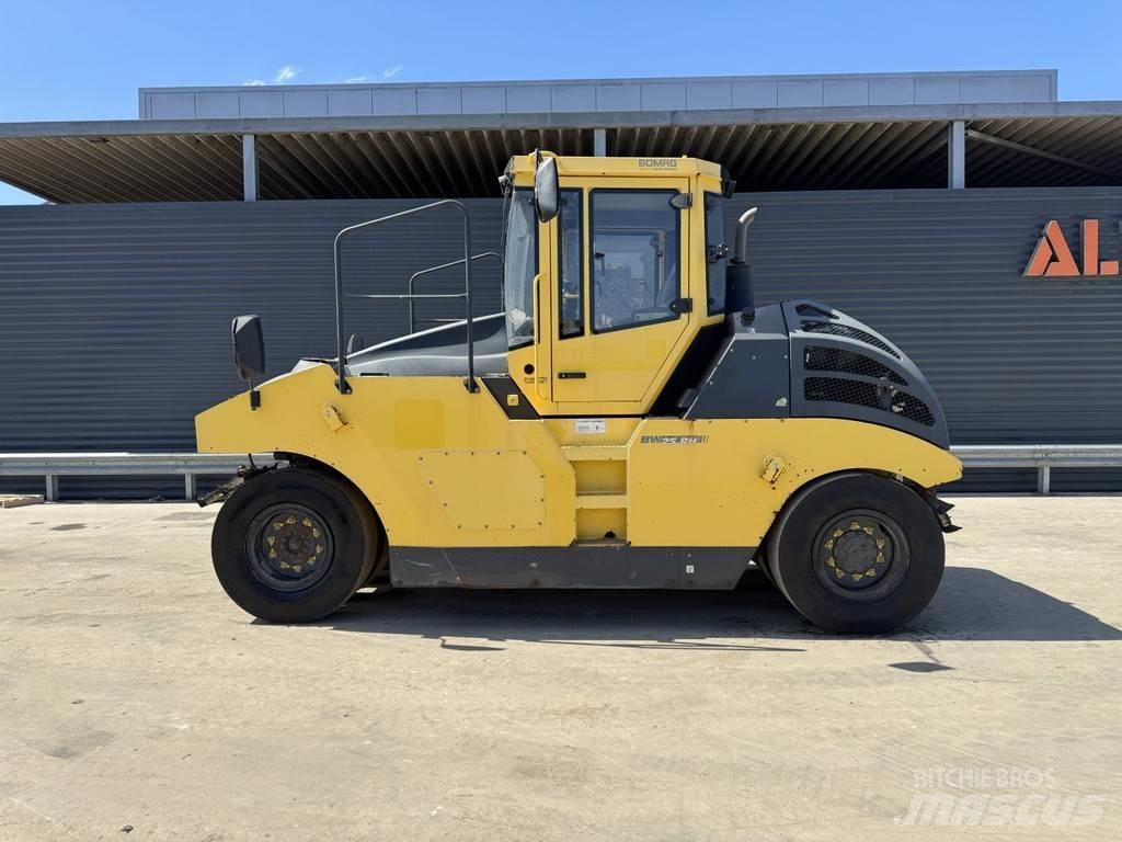 Bomag BW 25 RH Пневматични гумени  ролки
