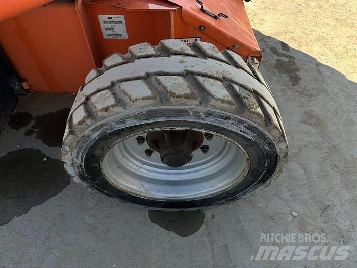 JLG E450AJ Други вишки и платформи
