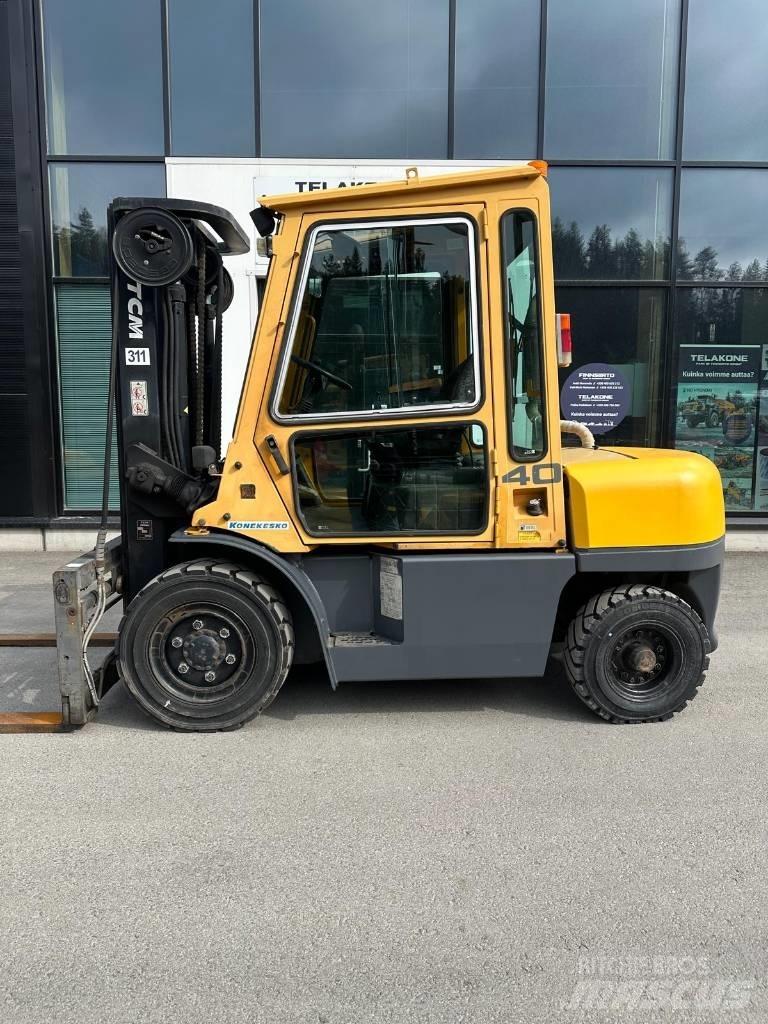 TCM FD40T8 Дизелови камиони