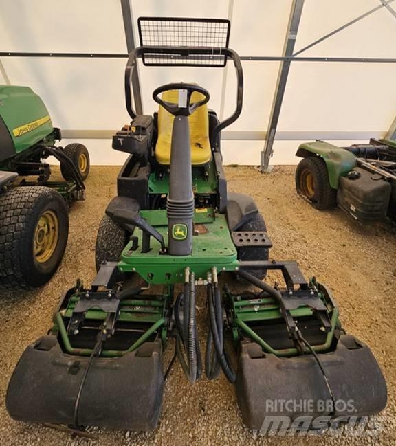 John Deere 2500 A Косачки за Greens