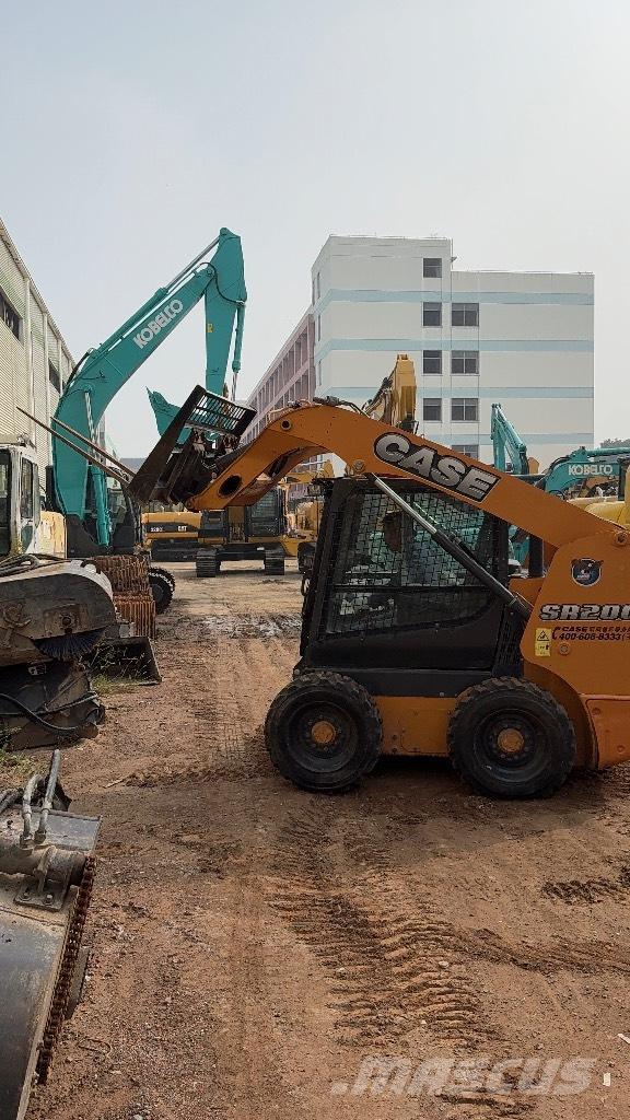 CASE SR200 Мини товарачи
