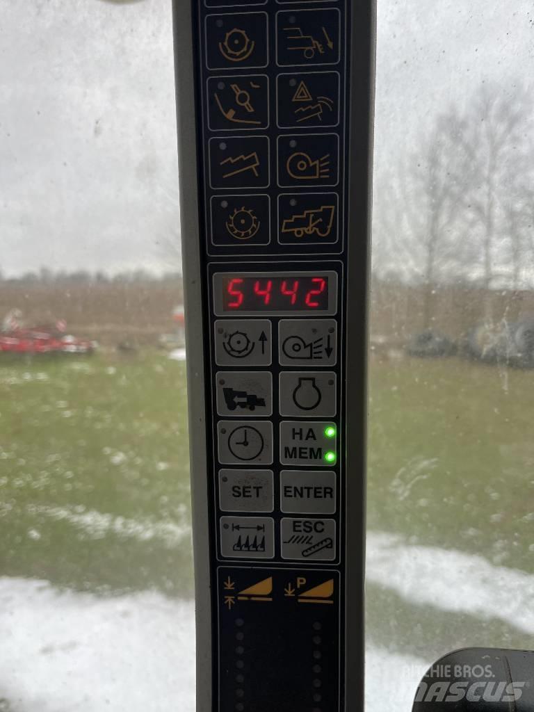 New Holland CSX 7070 Комбайни