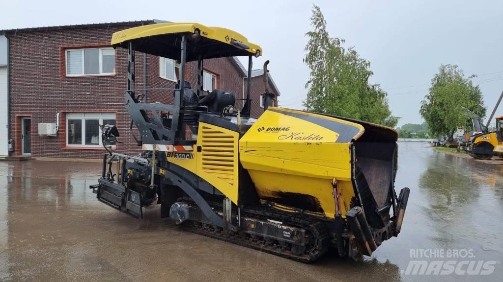 Bomag BF 300 Машини за асфалт