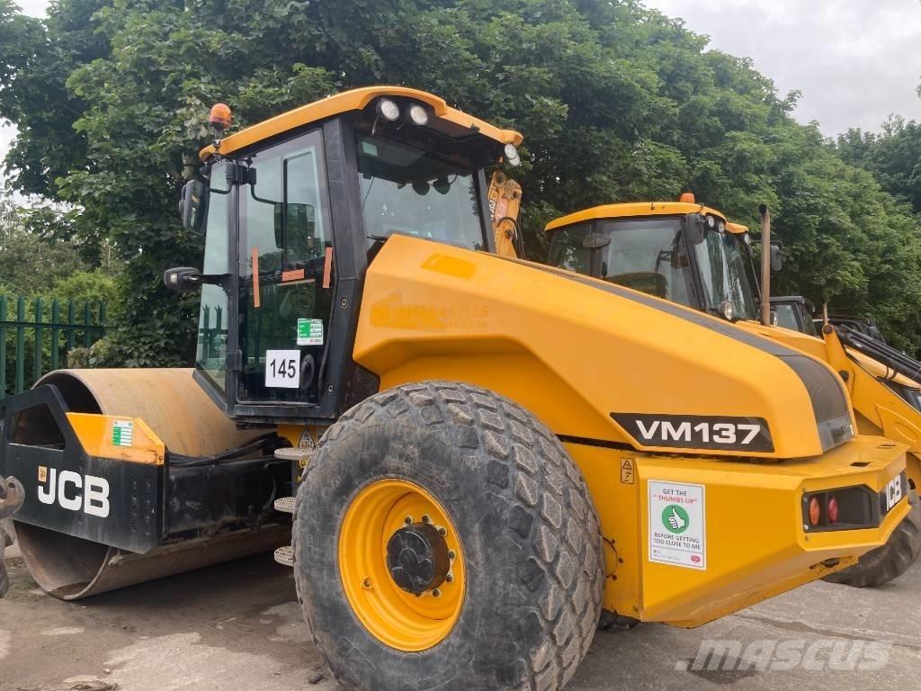 JCB VM137 2015 Еднобарабанни ролки
