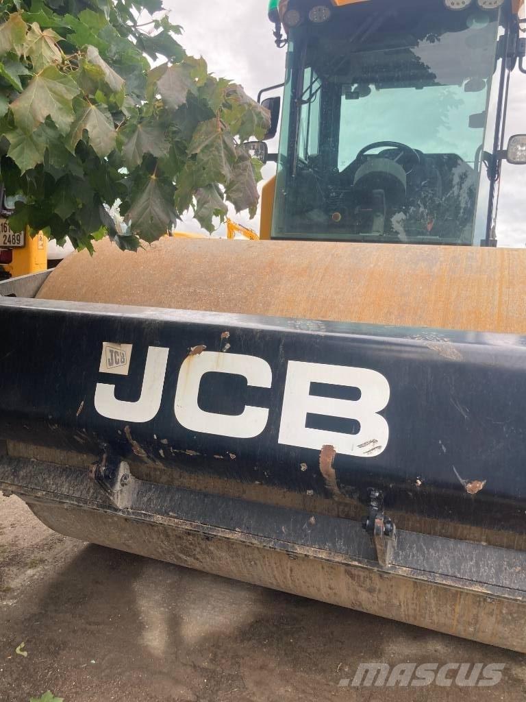 JCB VM137 2015 Еднобарабанни ролки
