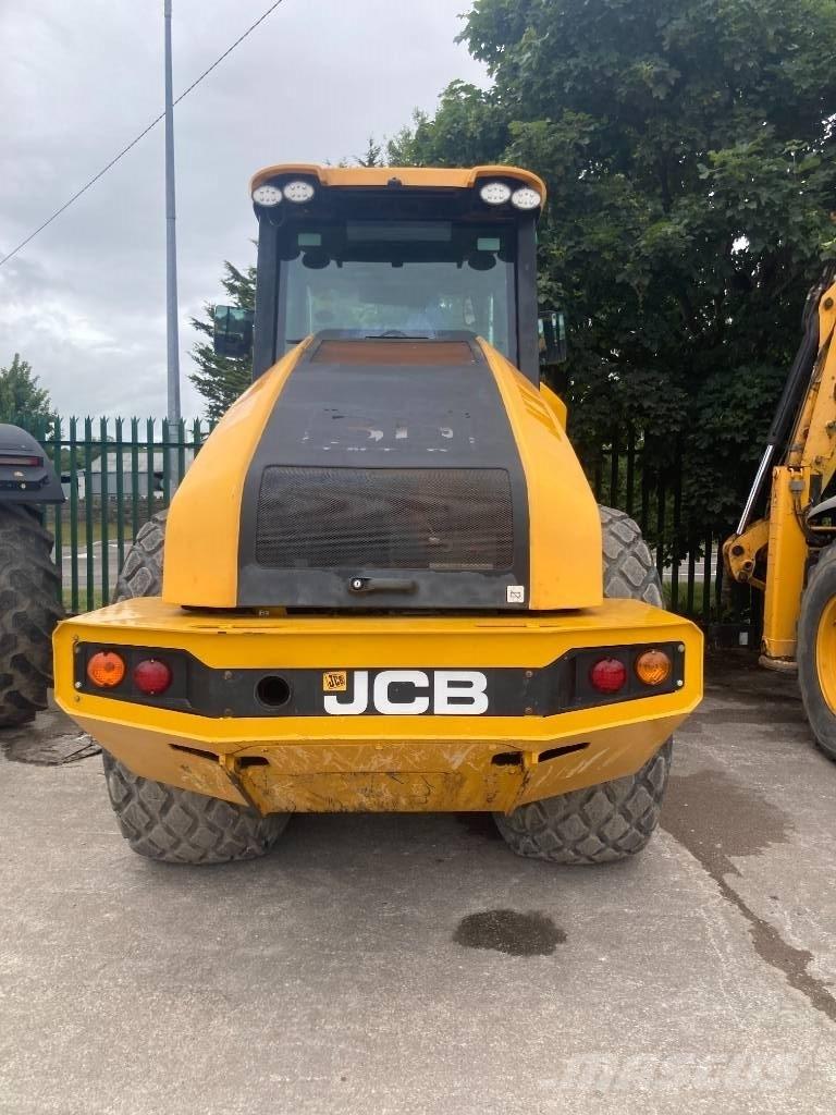 JCB VM137 2015 Еднобарабанни ролки
