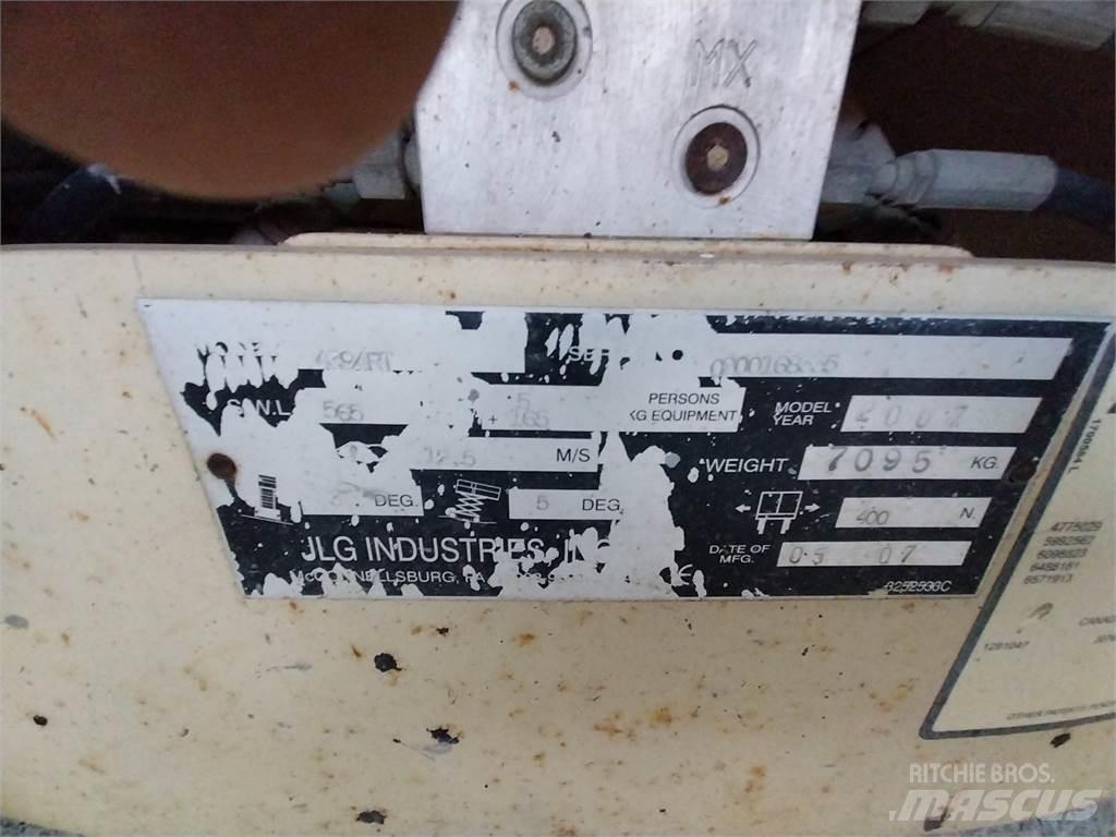 JLG 4394RT Ножични работни платформи