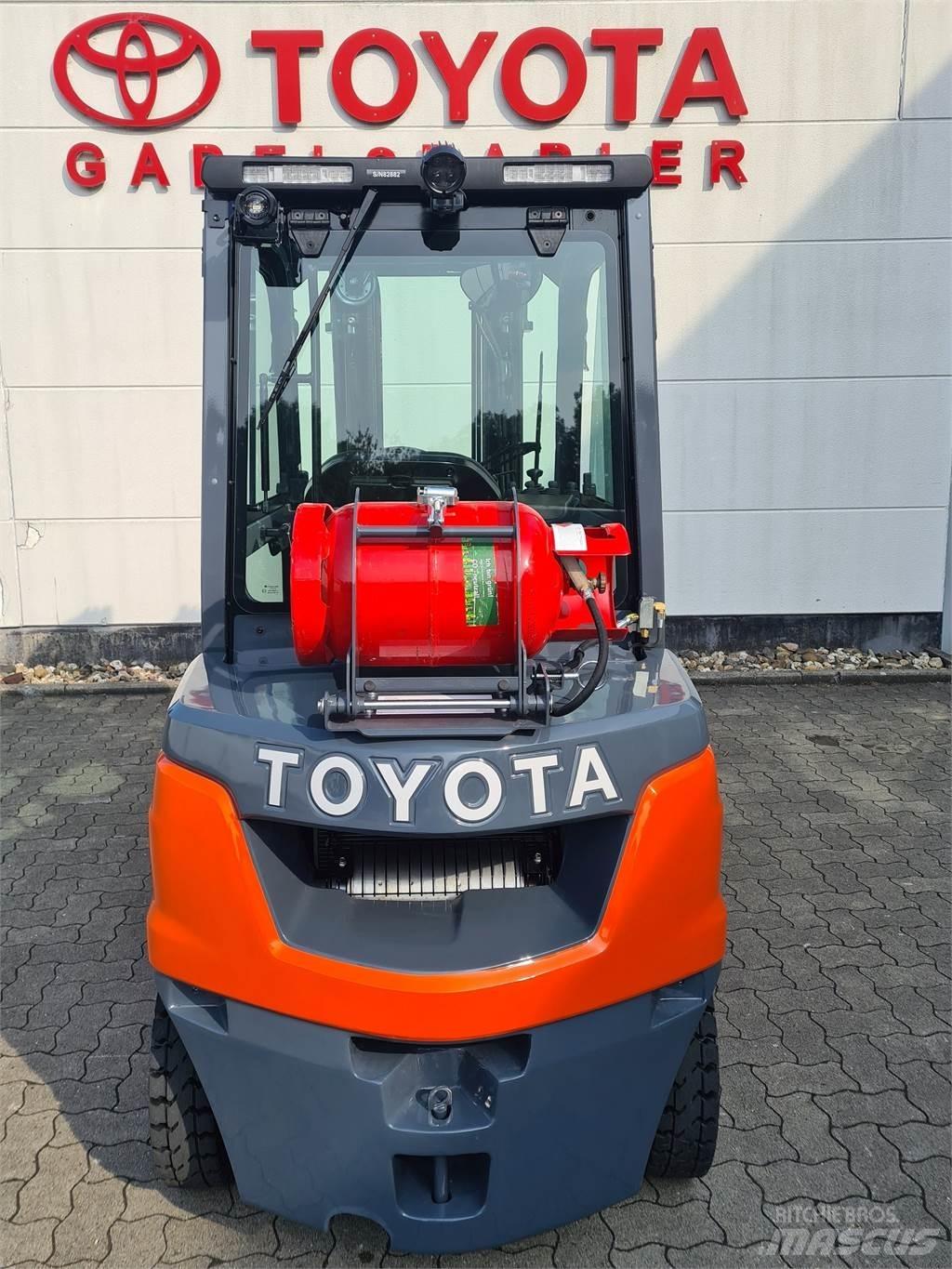 Toyota 02-8FGF25 Камиони с АГУ