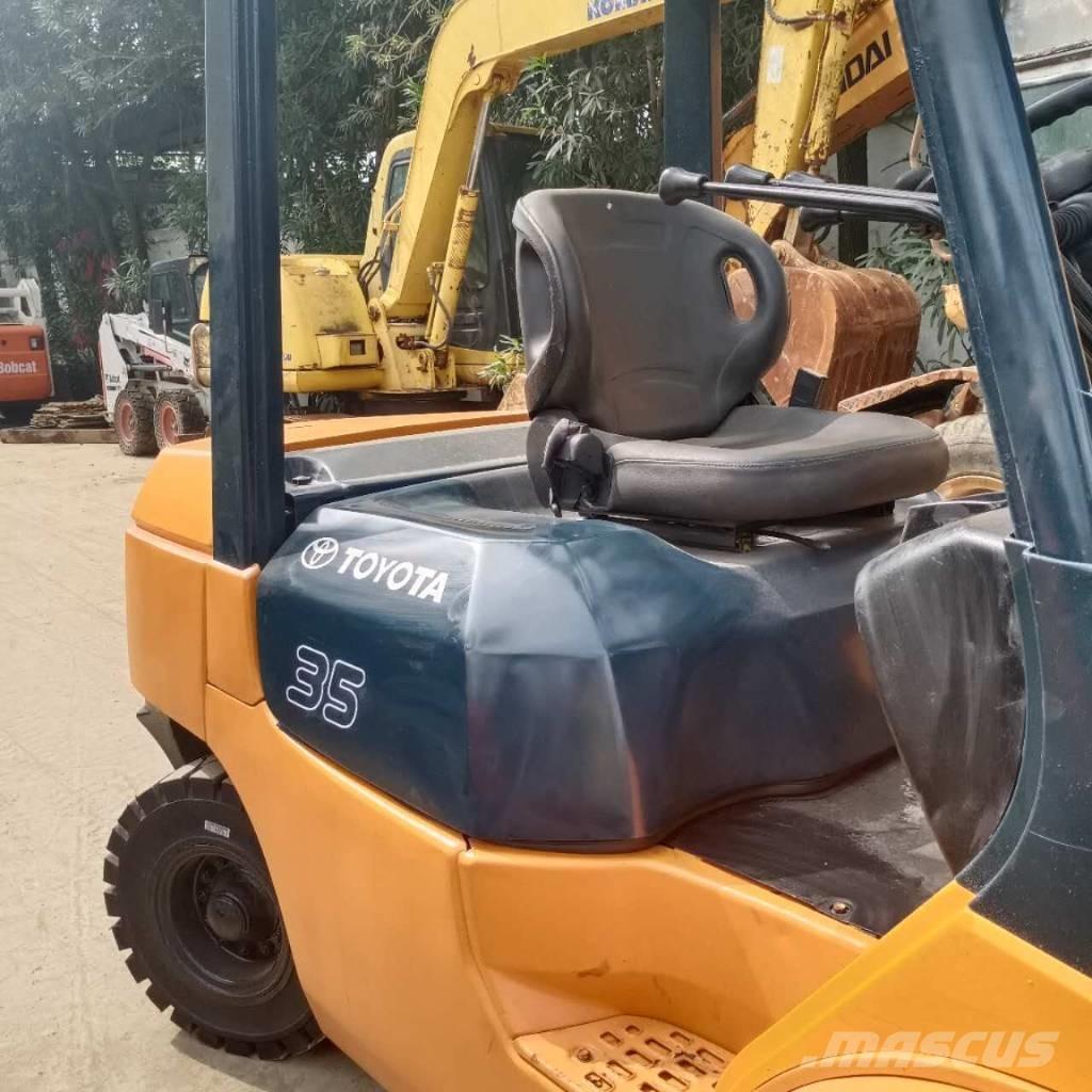 Toyota FD 35 Дизелови камиони