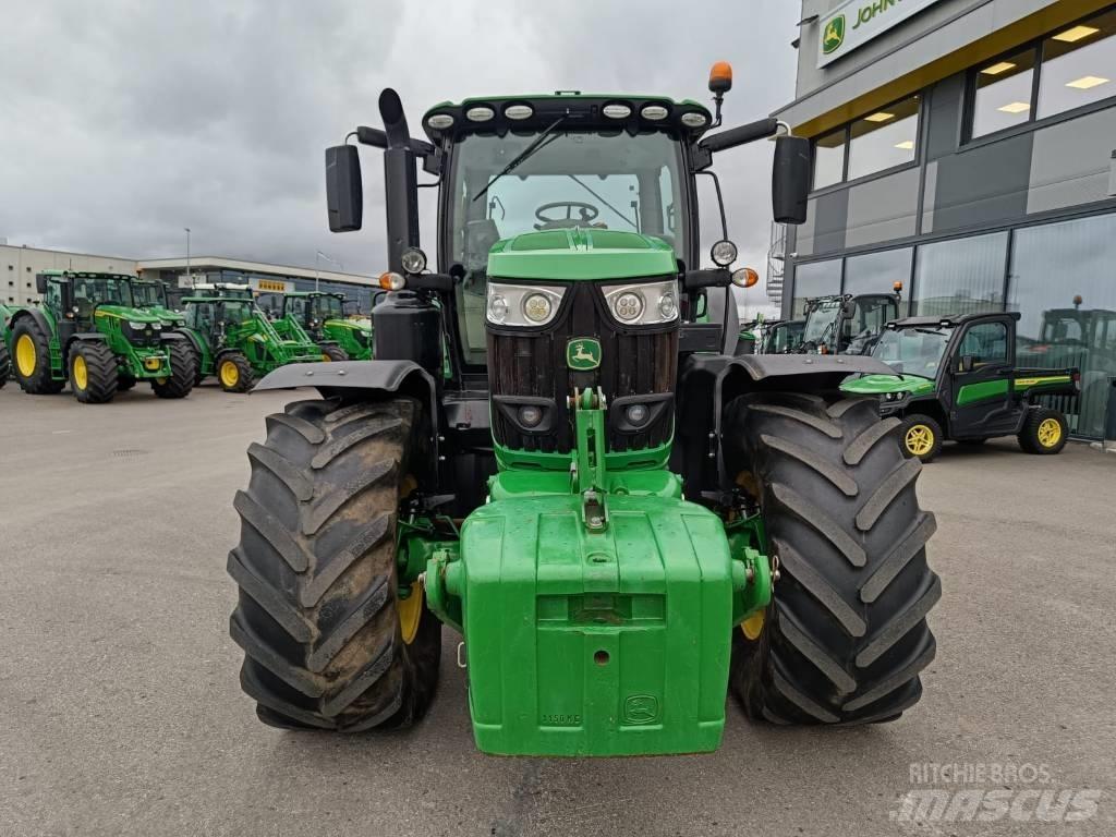 John Deere 6215 R Трактори