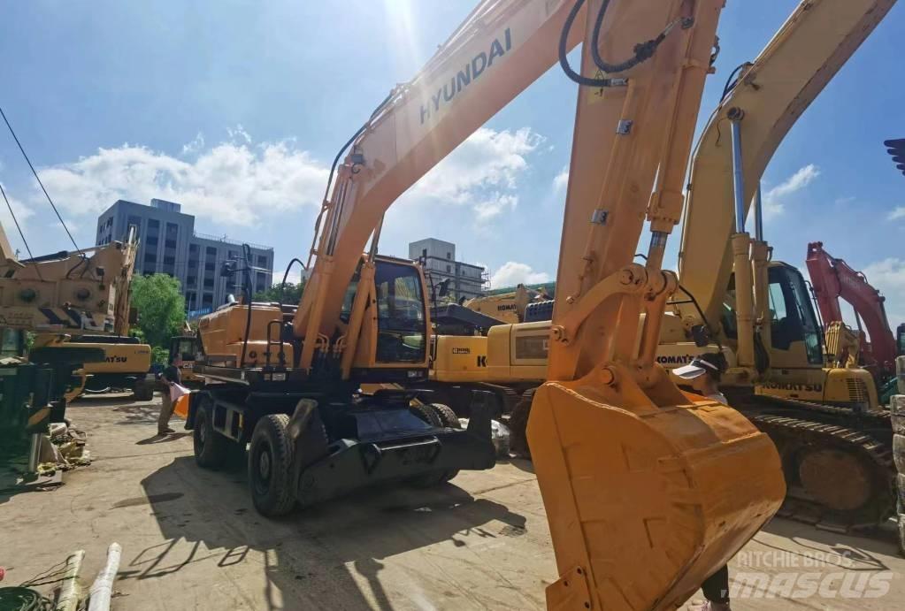 Hyundai R210W-9 Колесни екскаватори