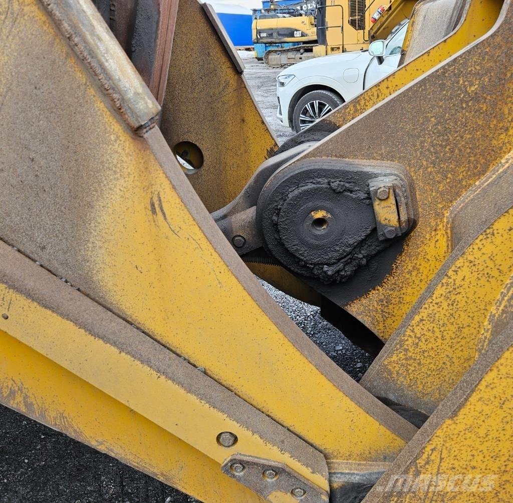 CAT 988 K Колесни товарачи