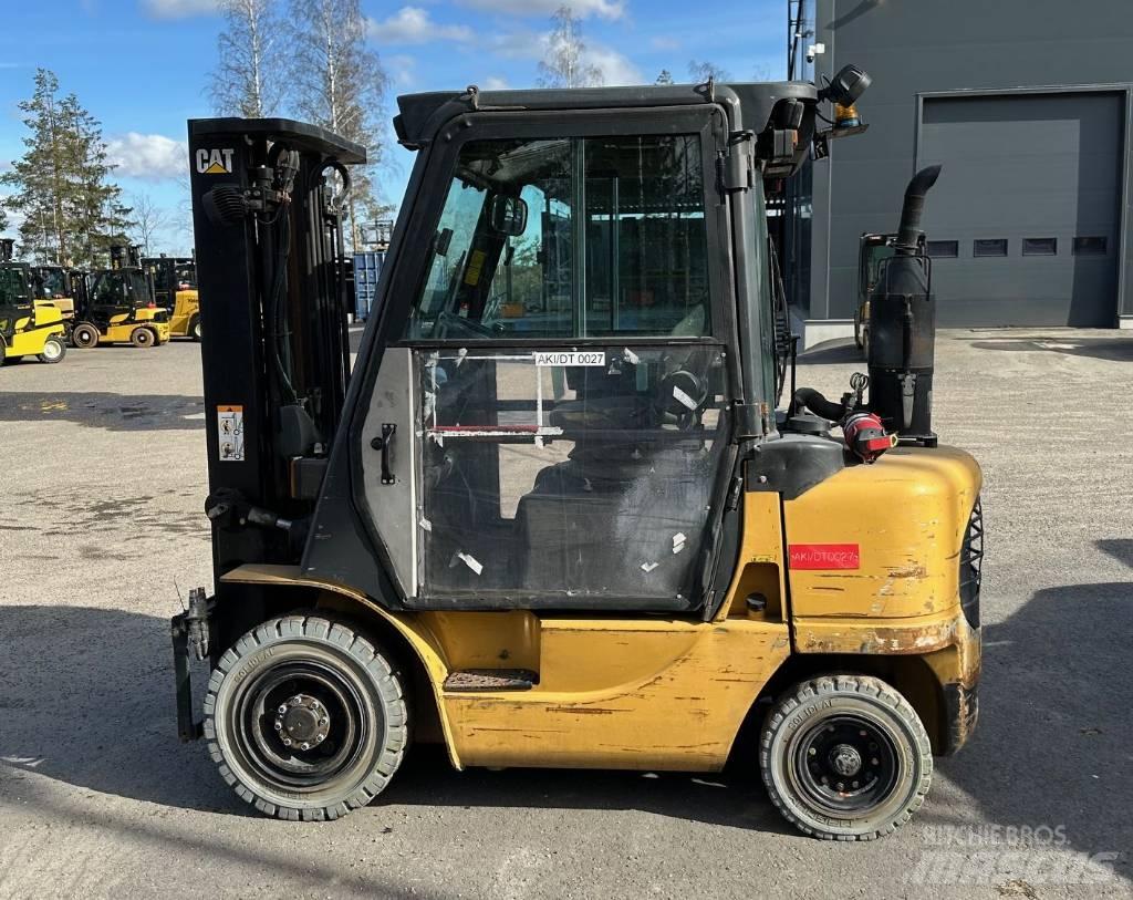 CAT DP 25 K Дизелови камиони