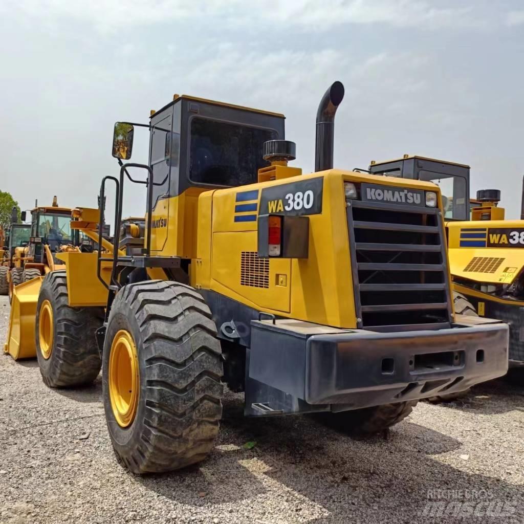 Komatsu WA 380 Колесни товарачи