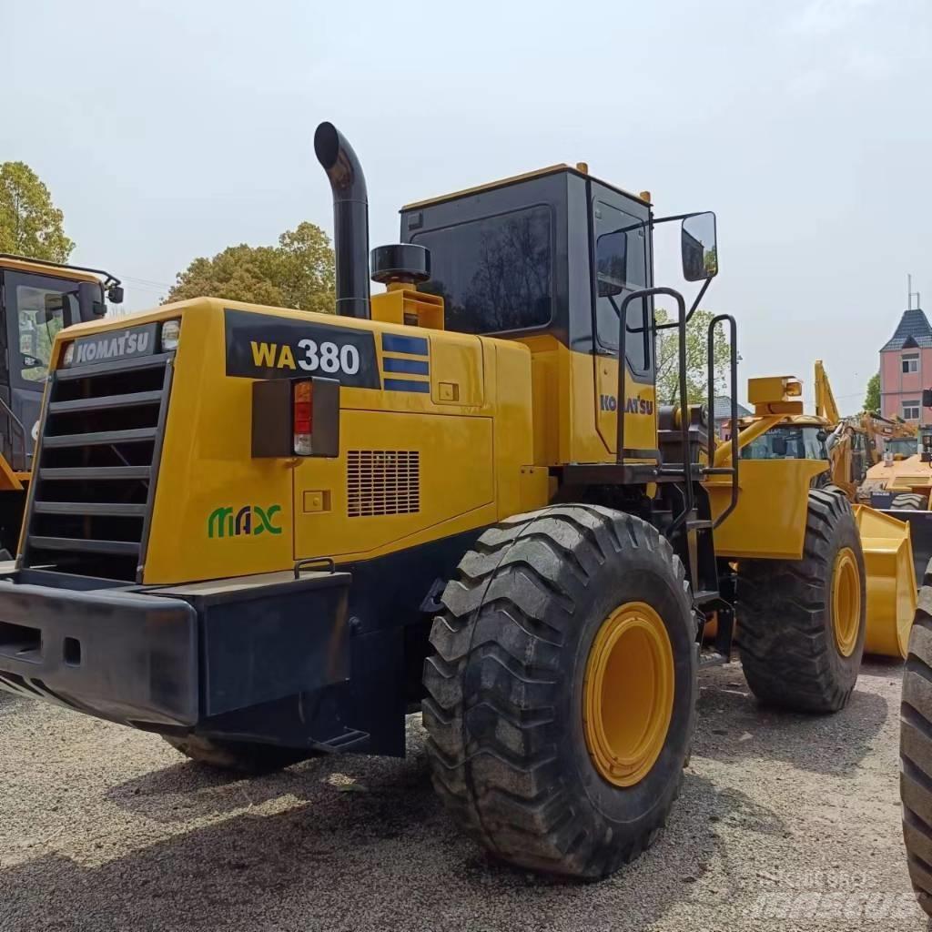 Komatsu WA 380 Колесни товарачи
