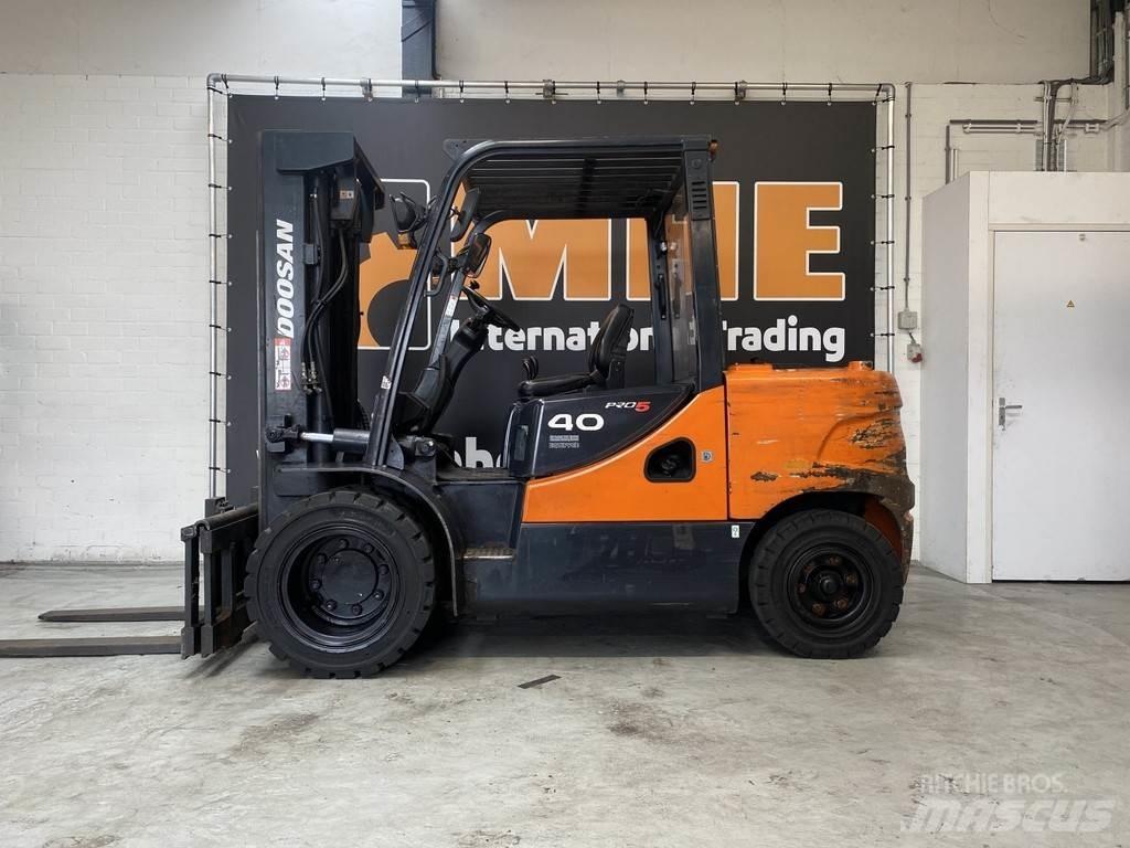 Doosan D40SC-5 Дизелови камиони