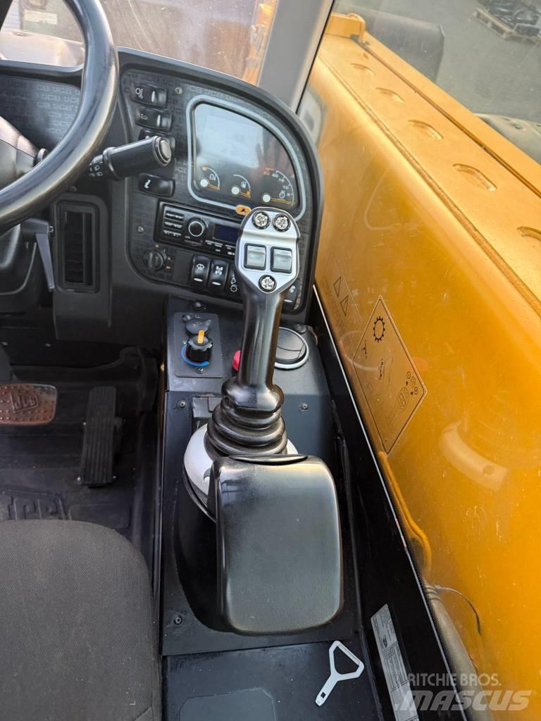 JCB 526-56 Agri Телескопични челни товарачи
