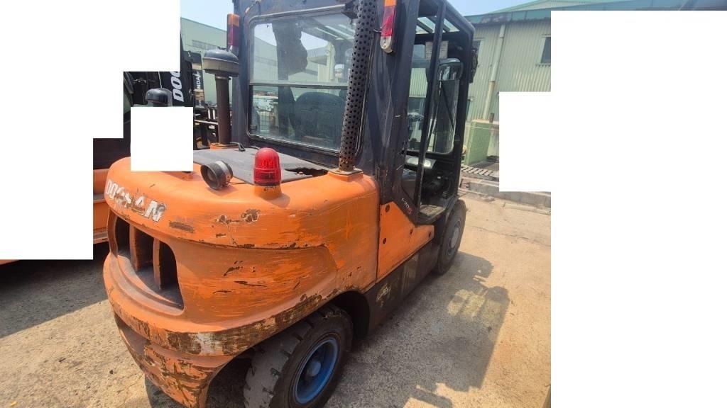 Doosan D 35 C-5 Електрически вилични кари-повдигачи