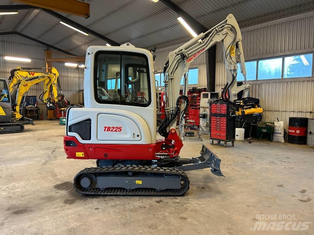 Takeuchi TB225 Мини екскаватори < 7 т