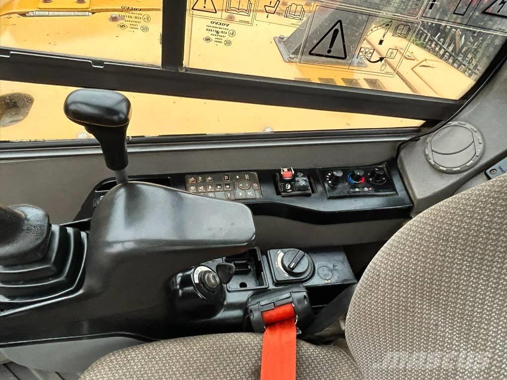 Volvo ECR 88 D Средни екскаватори 7т - 12т