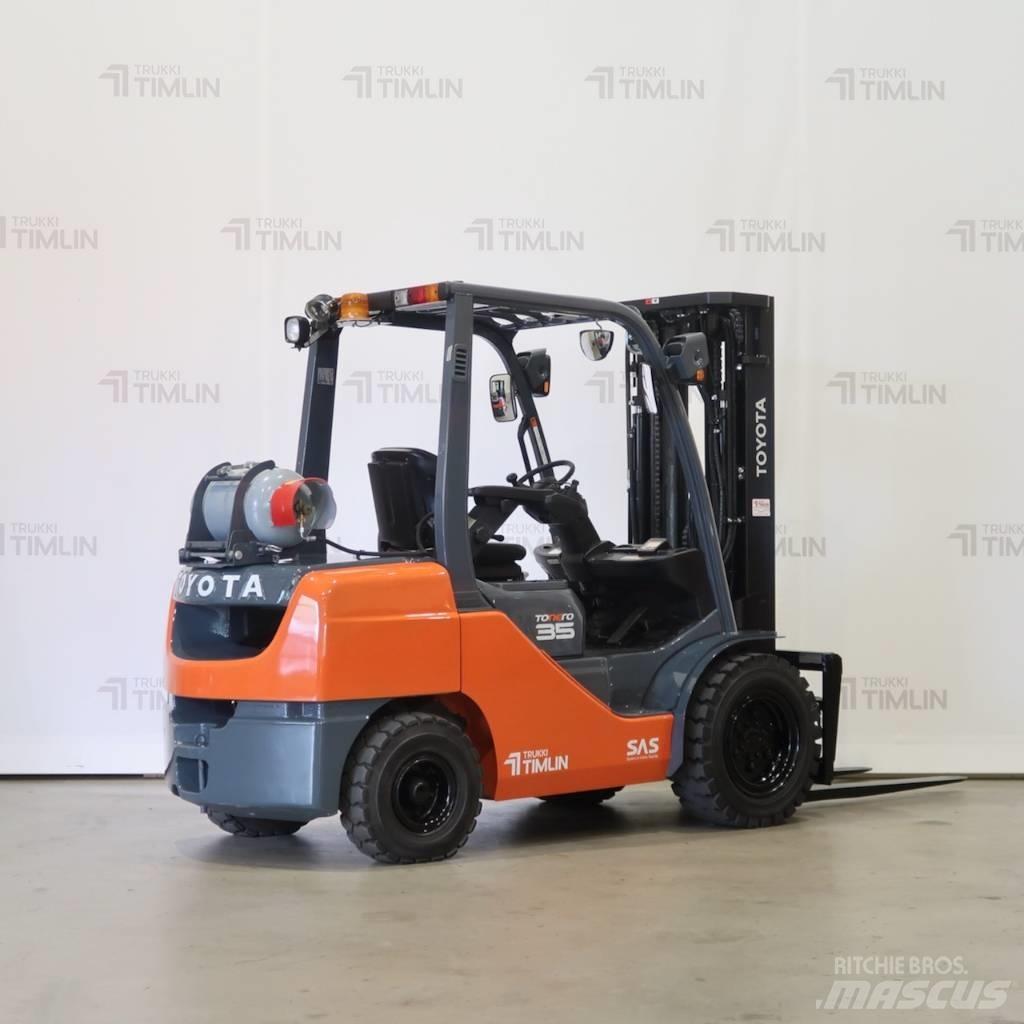 Toyota 02-8FGJF35 Камиони с АГУ