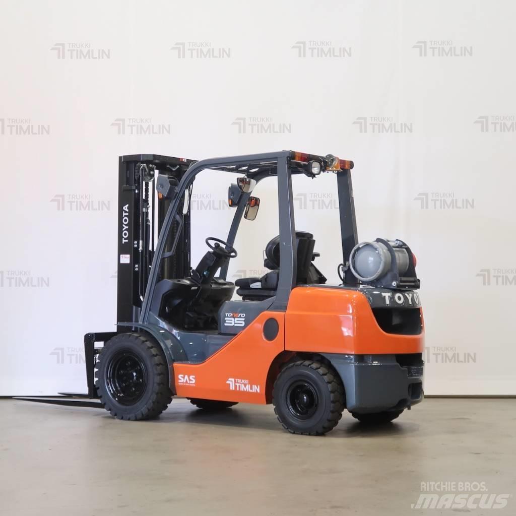 Toyota 02-8FGJF35 Камиони с АГУ