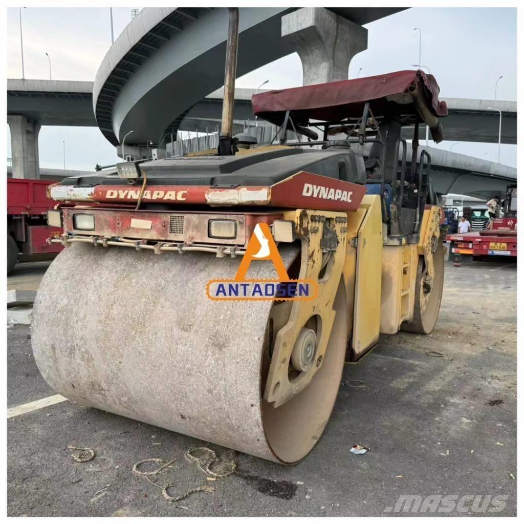 Dynapac CC422 Двойни барабанни ролки
