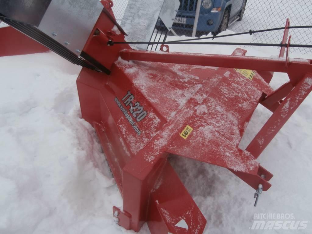 TR 220 Снегохвъргачки
