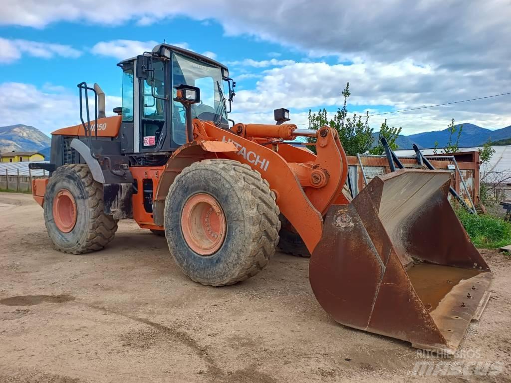 Hitachi ZW 250 Колесни товарачи
