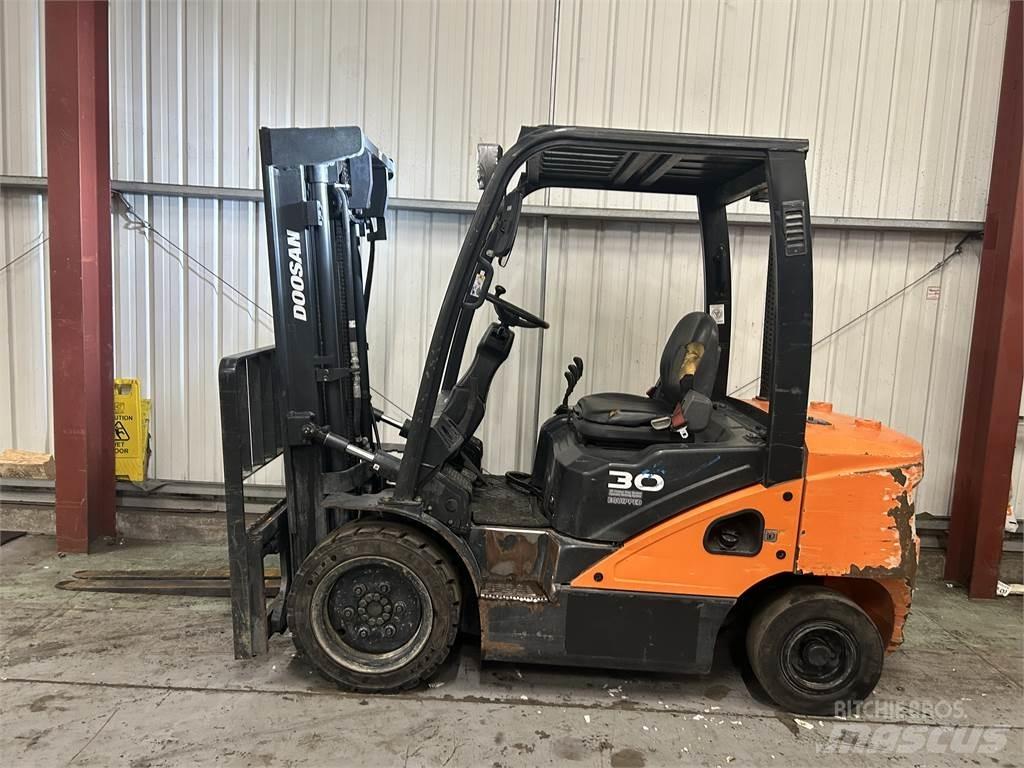 Doosan D30S-5 Дизелови камиони