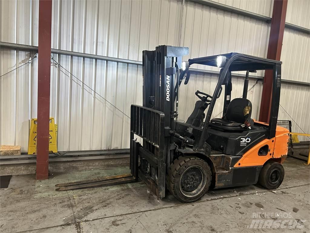 Doosan D30S-5 Дизелови камиони