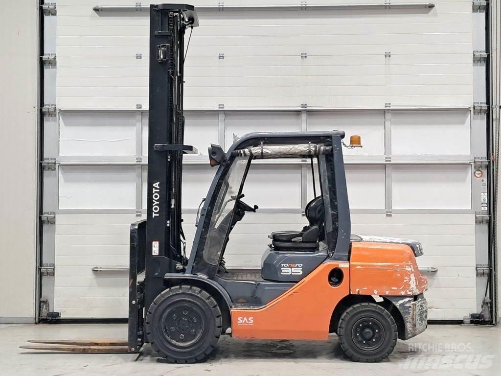 Toyota 02-8FDJF35 Дизелови камиони