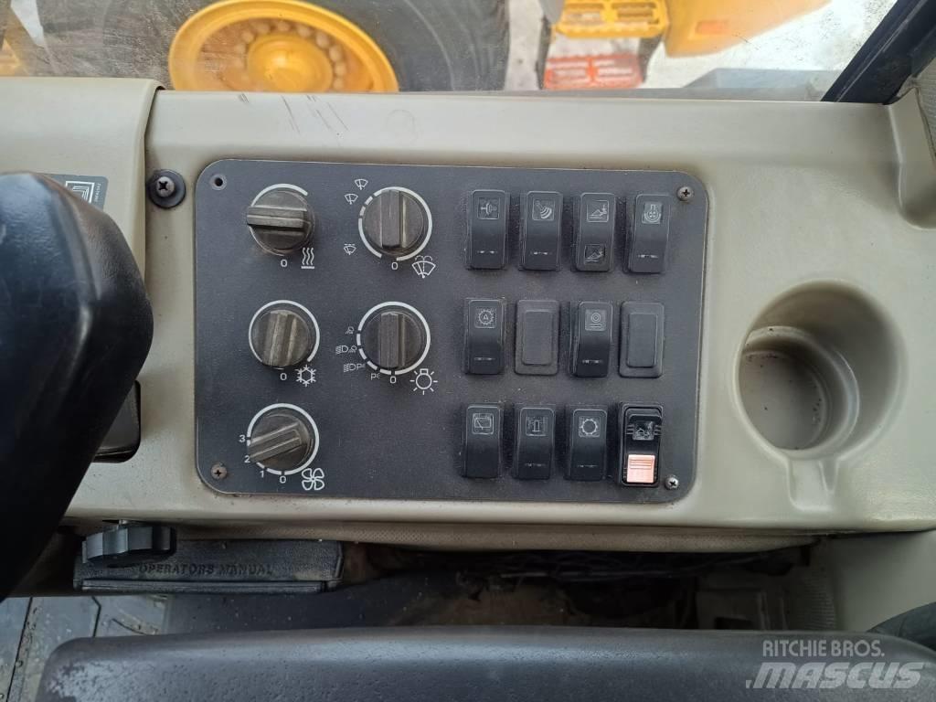 CASE 521D XT Колесни товарачи