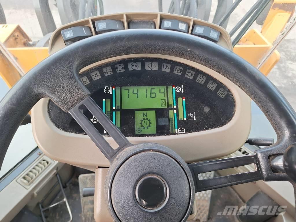 CASE 521D XT Колесни товарачи