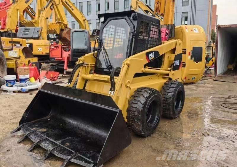 CAT 246D Мини товарачи
