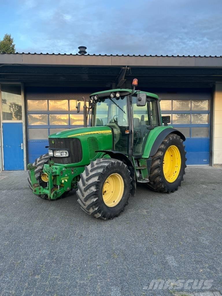 John Deere 6220 Трактори