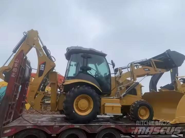 CAT CAT420F Товарач със заден ексватор