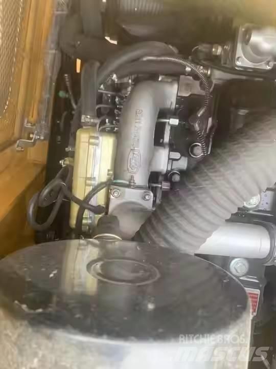 CAT CAT420F Товарач със заден ексватор