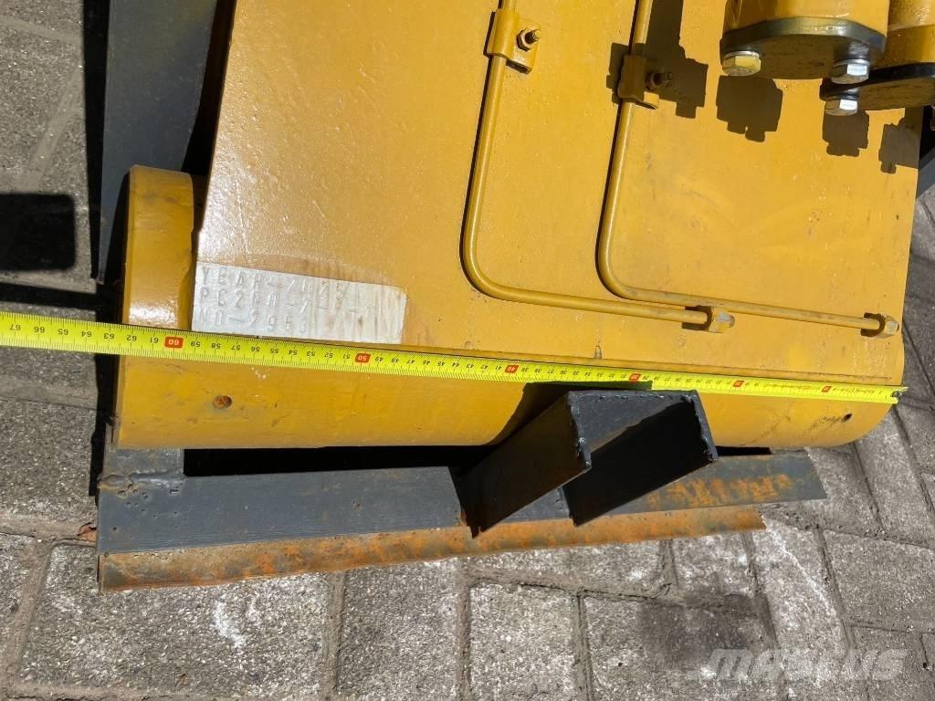 Komatsu Long reach Екскаватори с дълго рамо